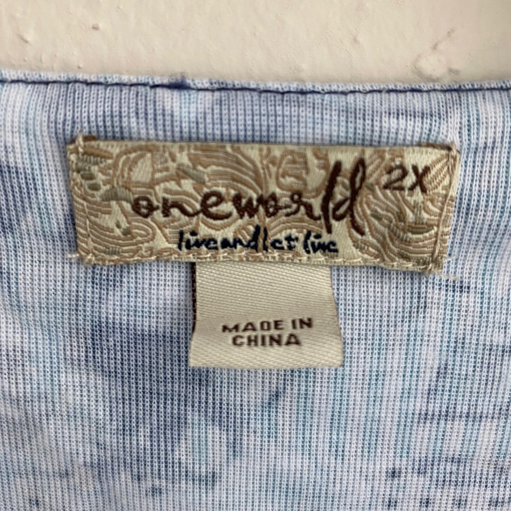 One World Top Women 2X Blue Floral Mixed Print Flutter Sleeve Asymmetrical Hem - Picture 5 of 7